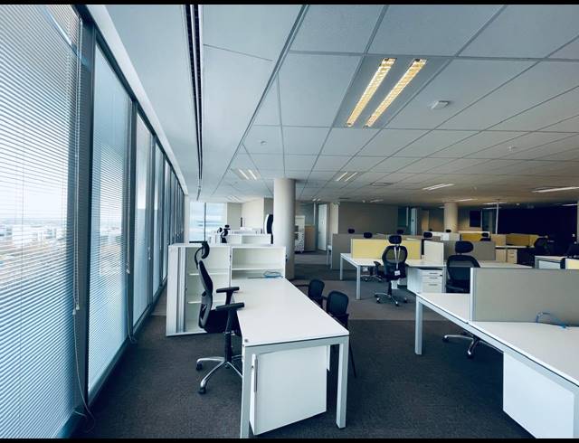 2,940M² OFFICE TO LET IN WATERFALL